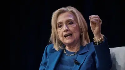 هيلاري كلينتون تتهم إدارة ترامب بالتستر على ملفات جيفري إبستين في تصريحات مثيرة