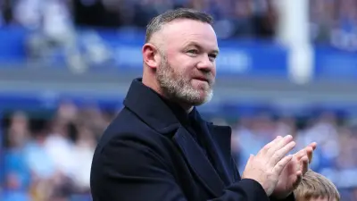 روني يشن هجوماً حاداً على سلوت ويثني على صلاح في تصريحات مفاجئة