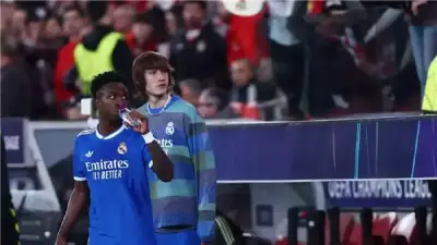 إيقاف مباراة ريال مدريد وبنفيكا بعد تعرض فينيسيوس جونيور لعبارات عنصرية