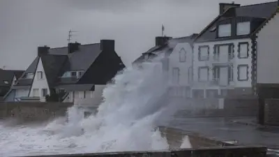 منخفض جوي قوي يضرب فرنسا ويتسبب في فيضانات وأضرار واسعة