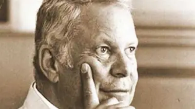 يوسف السباعي: فارس الرومانسية الذي تحول من قائد الفرسان إلى شهيد الأدب