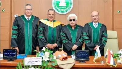 مدير عام مستشفيات جامعة المنصورة يحصل على الماجستير برسالة حول البصمة الكربونية في القطاع الصحي