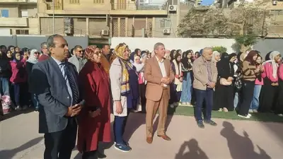 وكيل تعليم الشرقية يزور مدرسة الزقازيق الثانوية بنات ويشيد بالأنشطة التربوية