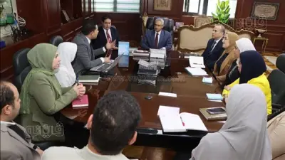 محافظ بني سويف يستعرض خطة المشروعات التنموية ونسب الإنجاز في اجتماع المكتب الفني