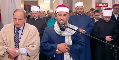 أول صلاة تراويح في رمضان من مسجد الحسين بالقاهرة وسط إقبال كبير