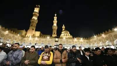 أجواء إيمانية تغمر الجامع الأزهر في أولى ليالي رمضان مع أداء صلاة التراويح