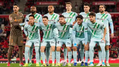 ريال بيتيس يحرس كنزه المغربي الزلزولي وسط عروض أوروبية مغرية
