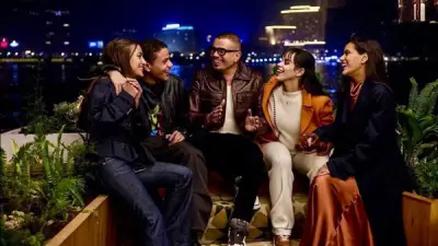 عمرو دياب يجمع أبنائه الأربعة لأول مرة في إعلان 