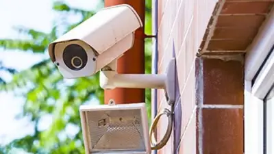 نيابة الجيزة تأمر بتفريغ كاميرات مراقبة في قضية سرقة مصور أوكراني بالإكراه