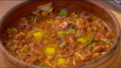 طريقة عمل الفول بالسجق على السحور: وصفة شهية لإسعاد الأسرة في رمضان