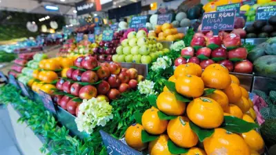 ارتفاع أسعار الجوافة وانخفاض الفراولة في سوق العبور ثاني أيام رمضان