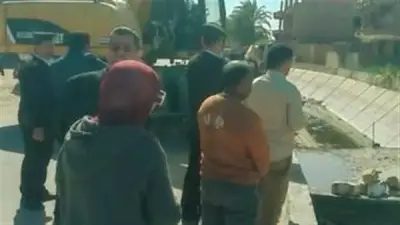 وزارة الري تزيل تعديًا على ترعة فزارة بسوهاج بالتنسيق مع المحافظة والأمن