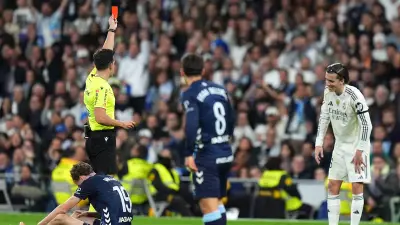 حكم البطاقات الحمراء الثلاث يدير موقعة الريال وأوساسونا في الدوري الإسباني