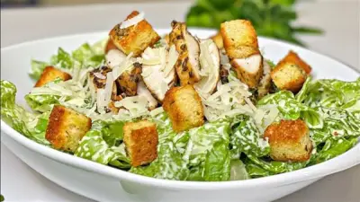 سلطة السيزر الأصلية: وصفة سهلة لإحساس منعش بعد الإفطار