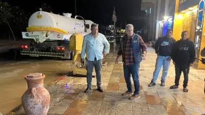 شركة مياه البحر الأحمر تتعامل مع كسر مفاجئ بخط المياه في الممشى السياحي