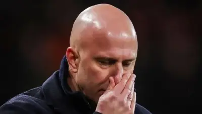 سلوت يرد على روني: الهيبة تُكتسب بالإنجازات وليس بالمقارنات الشخصية