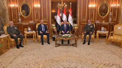 وزير الدفاع يشيد بتفاني الفريق أول عبد المجيد صقر في خدمة الوطن خلال حفل تكريم بحضور الرئيس السيسي