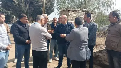 نائب محافظ الجيزة يقوم بجولة مفاجئة في العياط لتفقد النظافة ومشروعات الصرف الصحي