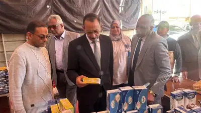 محافظ سوهاج ونائبه يتفقدان معرض 