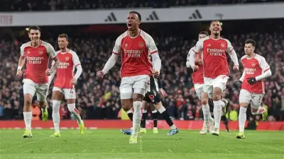 أرسنال يحافظ على الصدارة بعد فوز مثير على توتنهام وليفربول يتألق في الدوري الإنجليزي