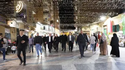 محافظ أسوان يقود حملة انضباط مسائية موسعة في السوق السياحي القديم