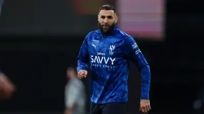 بنزيما يرد على الانتقادات بعد تعادل الهلال: 