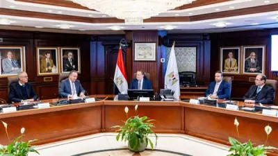 محافظ البنك المركزي ووزير التعليم العالي يبحثان تعزيز التعاون لدعم الطلاب المتفوقين