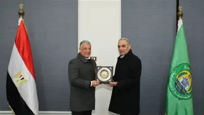 محافظ الإسماعيلية يستقبل سلفه أكرم جلال ويؤكد استكمال مسيرة التنمية بالمحافظة