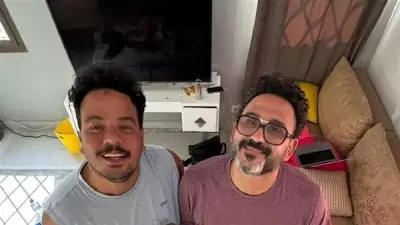 مصطفى غريب وأكرم حسني يقدمان إعلانًا رمضانيًا دراميًا تحت الأمطار