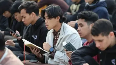 مشهد إيماني مهيب.. مئات الصائمين يتلون القرآن في الجامع الأزهر خلال رمضان