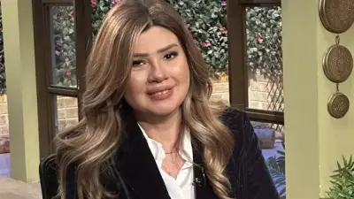 رانيا فريد شوقي تنهار بالبكاء على الهواء عند رؤية صورة والدها مع بناتها