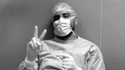 طبيب عيون مصري يكشف عن واقعة مؤثرة عاشها على معبر رفح خلال عرض مسلسل صحاب الأرض