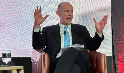 مسؤول بالاحتياطي الفيدرالي يحذر من خفض الفائدة دون بيانات تضخم واضحة