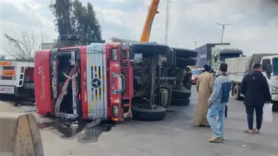 محافظ الدقهلية يكلف برفع سيارة نقل انقلبت محملة بالأسمدة على طريق أجا-المنصورة