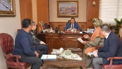 محافظ بورسعيد يلتقي أهالي سهل الطينة لمناقشة تسهيل إجراءات التصالح على المباني المخالفة