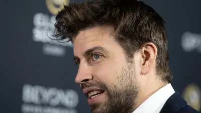 بيكيه يشعل الخلاف مع أربيلوا بلافتة ساخرة في مدريد تروج لدوري الملوك