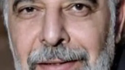 رحيل الفنان ياسر صادق: محطات فنية بارزة في مسيرة رائد المسرح المصري