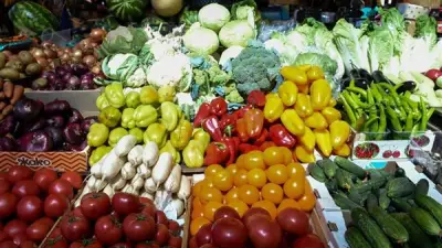 تقلبات في أسعار الخضار بسوق العبور: ارتفاع الطماطم والباذنجان وانخفاض الثوم والفلفل