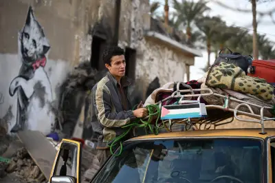 شابة أردنية توزع هدايا عيد على أطفال غزة عبر المسرح في مشروع إنساني مؤثر