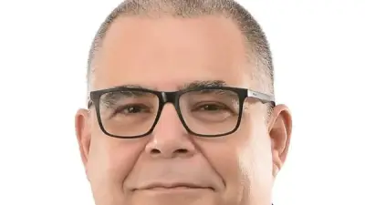 رئيس جامعة القاهرة يهنئ محمد البربري بزمالة فخرية من الكلية الملكية للجراحين بإدنبرة