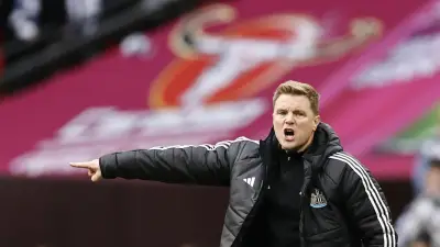 هاو يحذر من تأثير الشائعات على نيوكاسل ويوجه نصائح لجوردون وسط اهتمام آرسنال