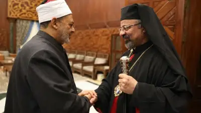 البطريرك إبراهيم إسحق يتصل هاتفياً بالشيخ الطيب للاطمئنان على صحته