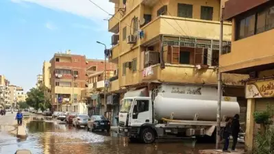 محافظ أسوان يتفقد موقع كسر خط مياه بالبركة ويشدد على سرعة الإصلاح