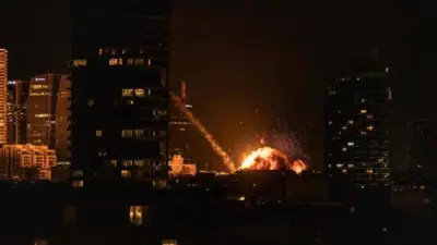 حرائق واسعة في تل أبيب بعد قصف صاروخي إيراني.. وإصابات بينها حالة خطيرة