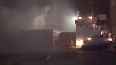 حريق في ميناء جبل علي بدبي بسبب شظايا صاروخية دون إصابات