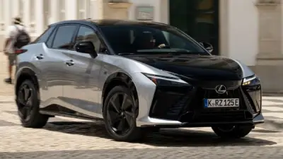 لكزس تكشف عن سيارتها الكهربائية RZ بقوة 408 حصانًا وتقنيات متطورة