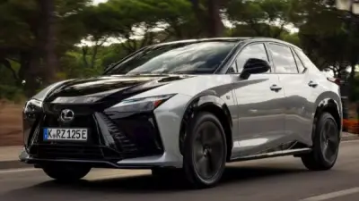 لكزس تطلق RZ الكهربائية الجديدة بمدى 509 كلم لتعزيز أسطولها الفاخر
