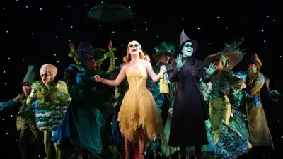 دليلك الشامل لشراء تذاكر مسرحية Wicked الموسيقية في دبي أوبرا