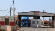 استمرار قطع الطريق أمام الشاحنات السورية بعد تعثر المفاوضات بين لبنان وسوريا