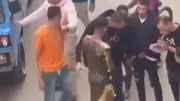 اعتداء جماعي على شاب وإجباره على ارتداء بدلة رقص في القليوبية